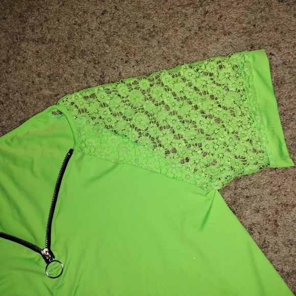 🆕️NWOT Neon Green Waffle Knit Lace Short Sleeve Blouse/ V-neck Zip Sz XL - Picture 4 of 5